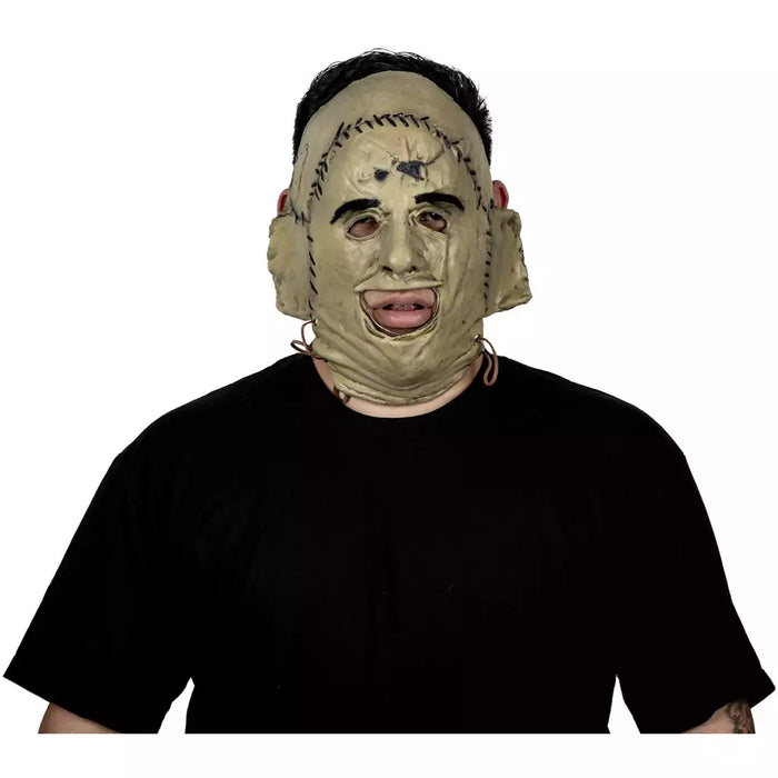 Máscara facial de látex de Leatherface con piel cosida (vista 2)