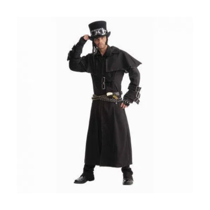 Hombre con abrigo largo negro estilo steampunk con capa corta en los hombros