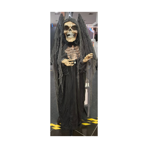 Animatronic esqueleto con túnica negra, gasa gris y alas, foto real en tienda