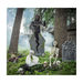 Animatronic fantasma de ultratumba en un cementerio con niebla y esqueletos