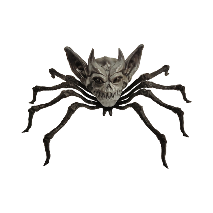 Araña gremlin de Halloween con cabeza de monstruo gris, orejas puntiagudas, colmillos y patas negras