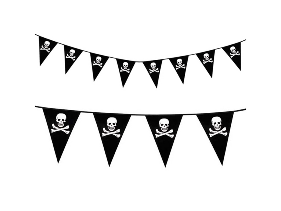 Banderín pirata con banderitas triangulares negras y calaveras con huesos cruzados