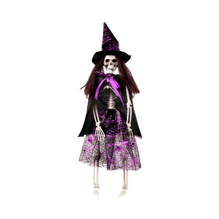 Brujita esqueleto colgante con sombrero negro, capa negra y vestido morado con telarañas