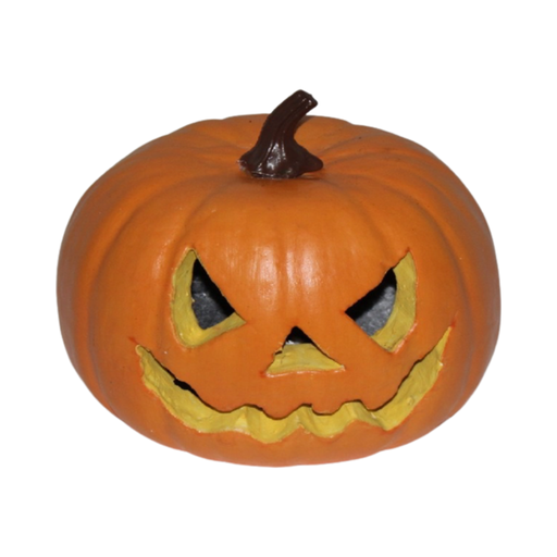 Calabaza naranja de Halloween con cara de jack-o-lantern calada y tallo café