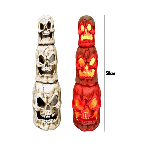 Torre de tres calaveras apiladas, apagada y encendida con luz LED roja