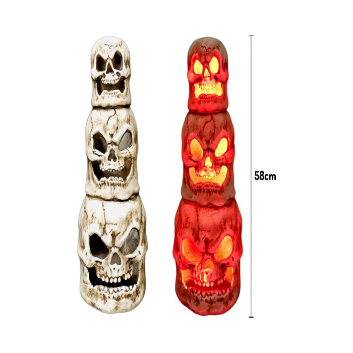 Torre de tres calaveras apiladas, apagada y encendida con luz LED roja