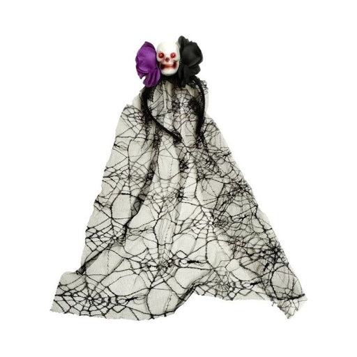 Cintillo negro con calavera blanca, flores morada y negra y velo con diseño de telaraña
