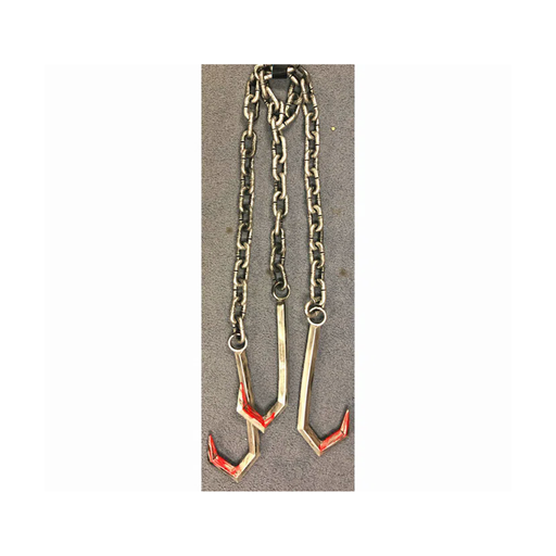 Decoración de ganchos de carnicero con cadenas y puntas rojas