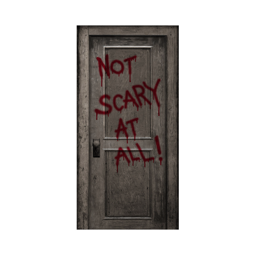 Decoración de puerta de madera gris con el texto NOT SCARY AT ALL en rojo