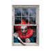 Decoración de ventana con payaso de terror con cuchillo asomado a una ventana