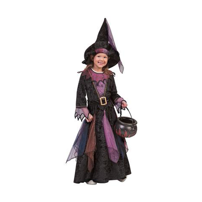 Niña con disfraz de bruja negro y morado con sombrero de punta