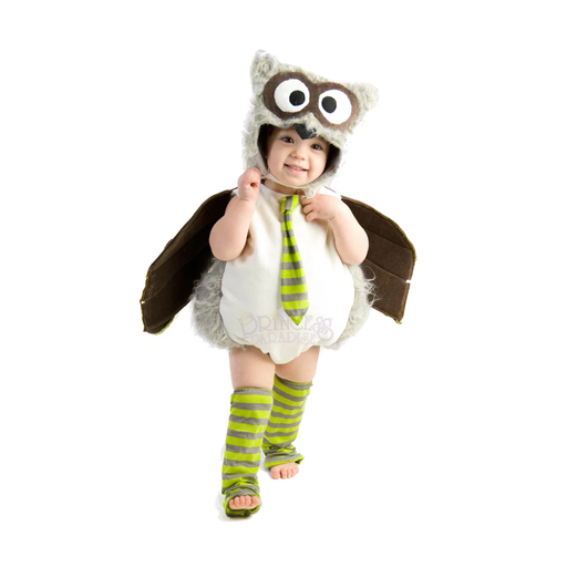 Niño con disfraz de búho de peluche con gorro