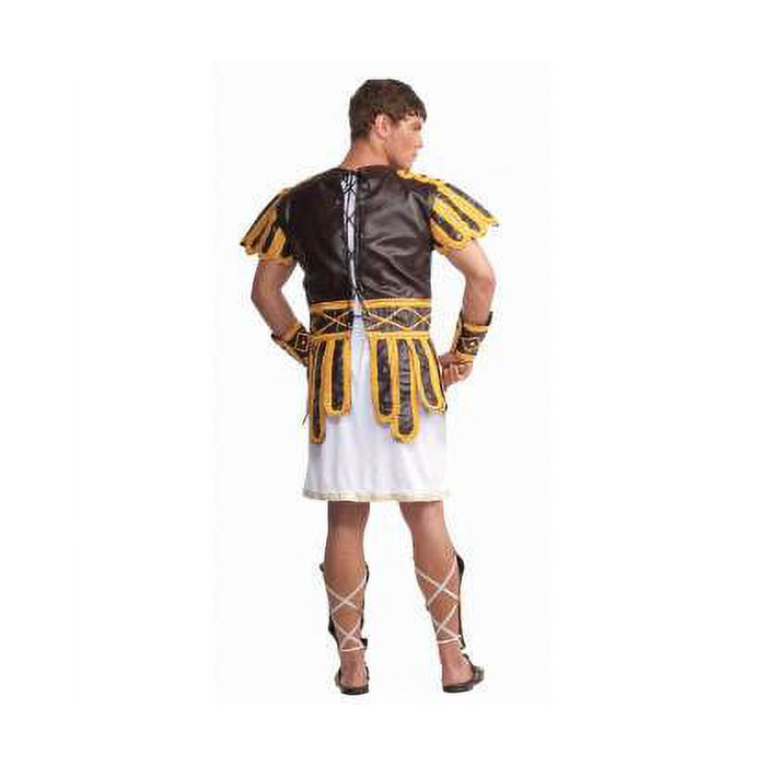 Hombre con disfraz de emperador romano