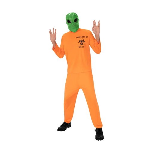 Hombre con overol naranjo estampado Area 51 y máscara de alien verde