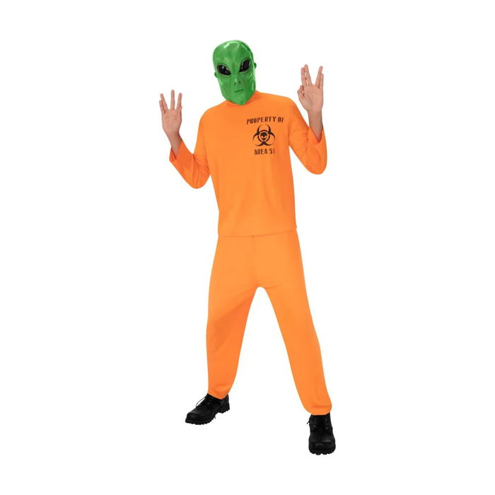Hombre con overol naranjo estampado Area 51 y máscara de alien verde