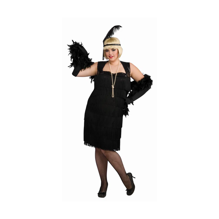 Mujer con disfraz de flapper: vestido negro con flecos y cintillo con pluma