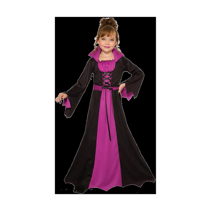 Niña con disfraz de hechicera, vestido largo negro y fucsia con cuello alto, mangas acampanadas y cinturón