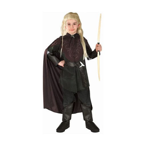 Niño con disfraz de Legolas con capa
