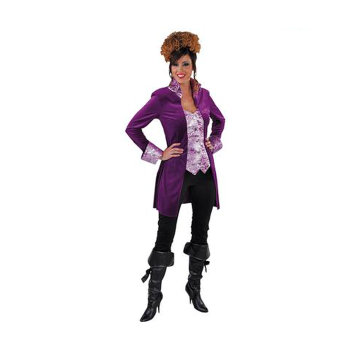 Mujer con chaqueta de marquesa morada