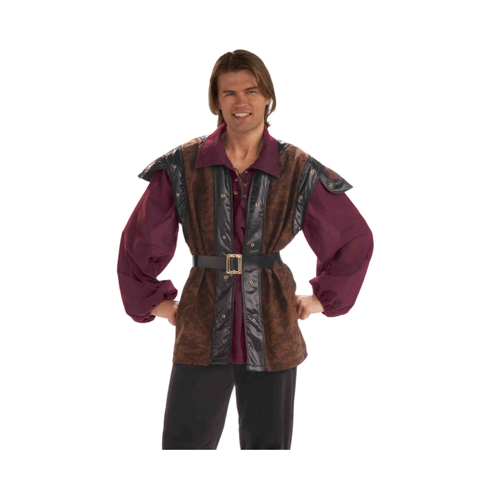 Hombre con disfraz de mercenario medieval, camisa burdeo, chaleco café con efecto cuero y cinturón