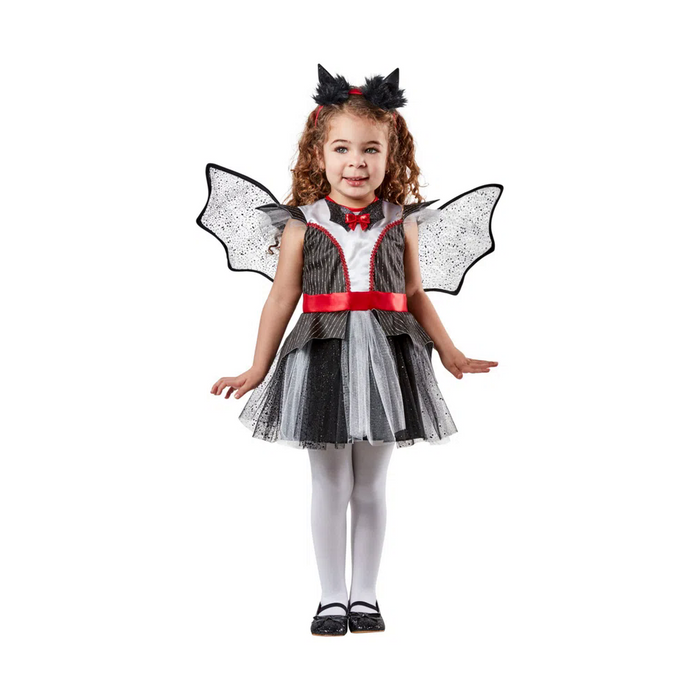 Niña con disfraz de murciélago, vestido con tutú, alas y cintillo con orejas