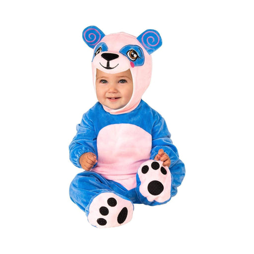 Guagua con disfraz de panda colorido, overol azul con panza rosada, tocado con orejas y botas con patitas