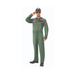 Hombre con enterito verde de piloto aviador con parches, jockey y lentes de sol