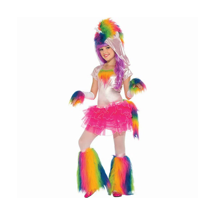 Niña con disfraz de unicornio arcoíris con falda fucsia, melena de colores, puños y cola