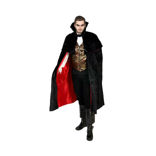 Hombre con disfraz de vampiro gótico: capa negra con forro rojo y cuello alto, camisa blanca y chaleco dorado