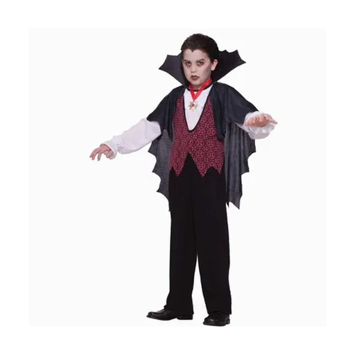 Niño con disfraz de vampiro con capa negra