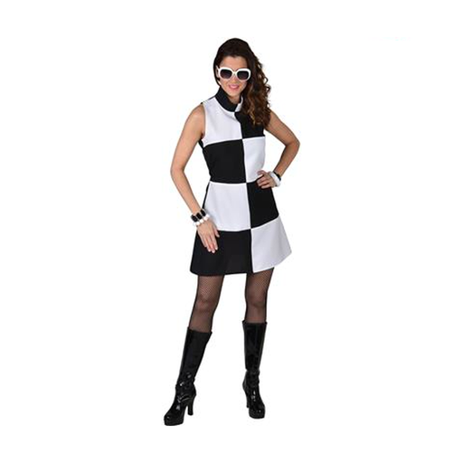 Mujer con vestido años 60 blanco y negro