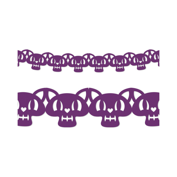 Guirnalda morada de Halloween con figuras caladas de calaveras de gato unidas