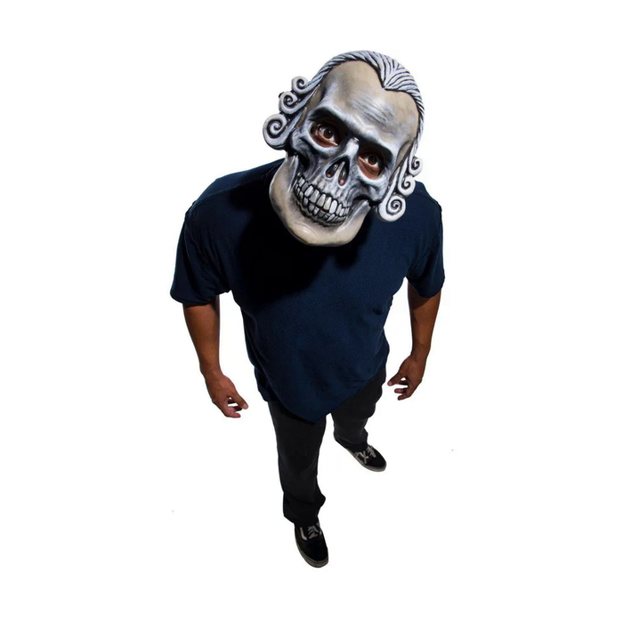 Máscara de calavera blanca con pelo blanco esculpido