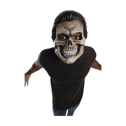 Máscara de calavera con pelo negro peinado hacia atrás