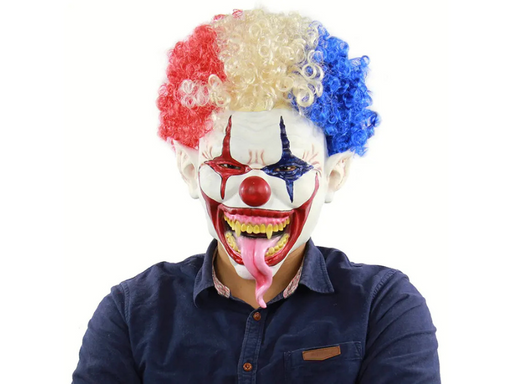 Máscara de payaso terrorífico con pelo crespo rojo, rubio y azul, nariz roja y lengua afuera