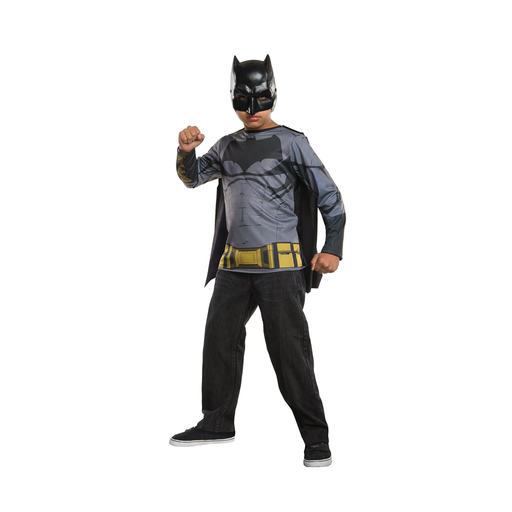 Niño con polera de Batman de manga larga gris y negra con logo y cinturón estampados, capa negra y máscara