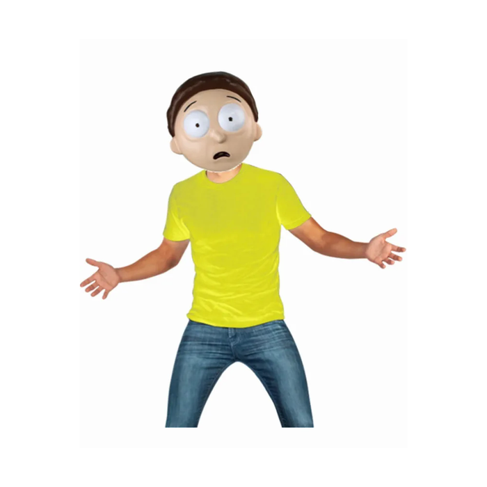 Hombre con disfraz de Morty, polera amarilla y máscara