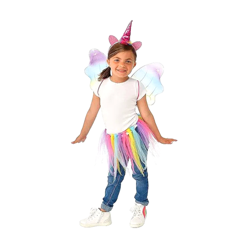 Niña con set de unicornio: cintillo con cuerno y orejas, alas en tonos pastel y tutú de tul arcoíris sobre su ropa