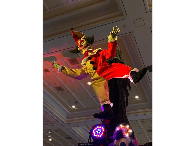 PREVENTA Animatronic Artista De Feria Equilibrista 244 Cm