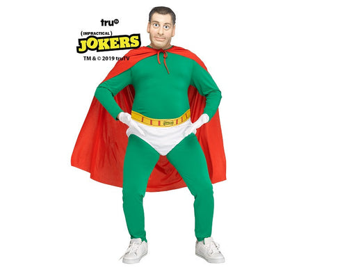 Hombre con disfraz de Capitán Fat Belly, enterito verde, capa roja, calzoncillo blanco, cinturón amarillo y máscara