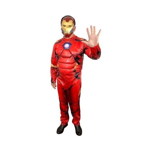 Hombre con disfraz de Iron Man: traje rojo y dorado con pecho acolchado y máscara dorada