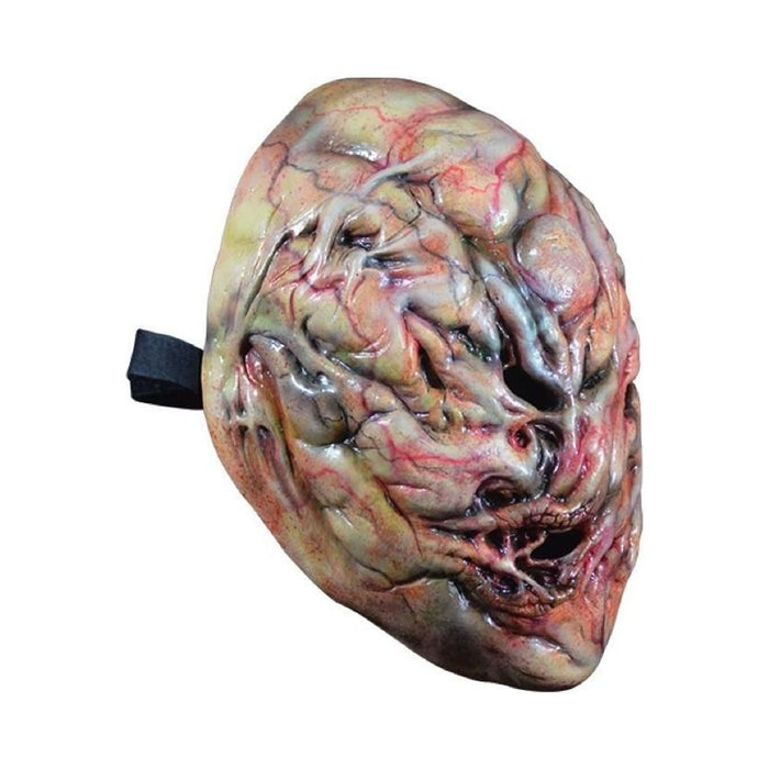 Máscara de alien de piel pálida con venas rojas marcadas y elástico negro