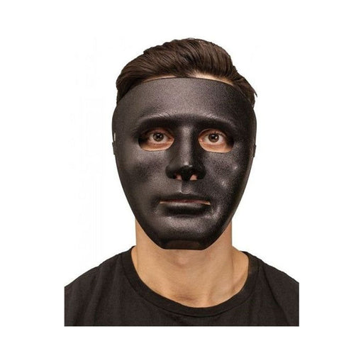 Máscara base negra lisa de rostro completo puesta en un hombre