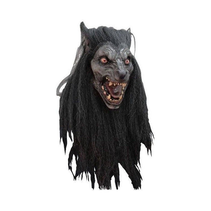 Máscara de hombre lobo gris con pelo largo negro, ojos rojizos y boca abierta con colmillos